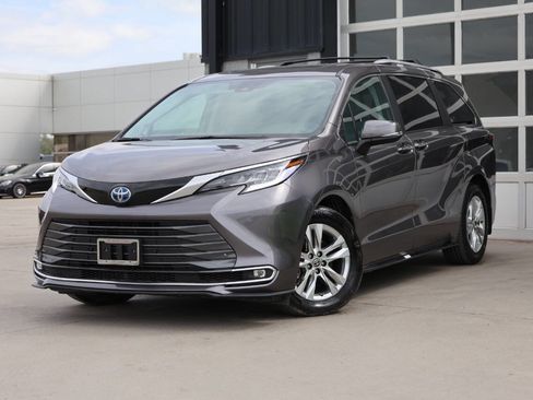 Used 2024 Toyota Sienna Limited AWD/4WD image 3