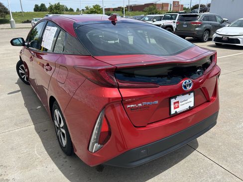 Certified 2018 Toyota Prius Prime Premium FWD image 4