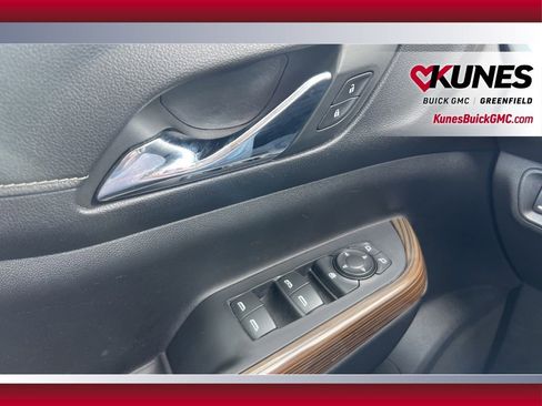 Used 2023 GMC Acadia SLE FWD image 26
