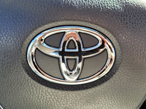 Certified 2024 Toyota Venza XLE image 24