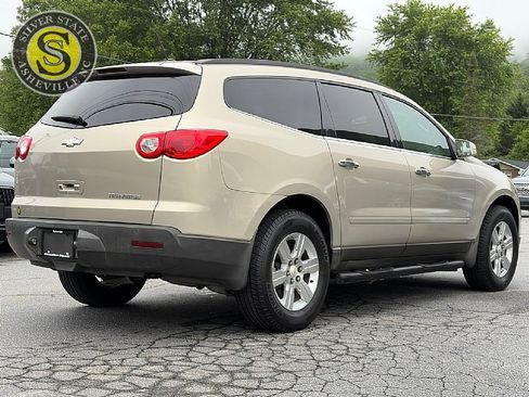 Used 2010 Chevrolet Traverse LT w/ Personal Connectivity Package FWD image 6
