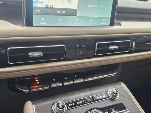 Used 2023 Lincoln Aviator Reserve w/ Equipment Group 201A image 38