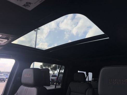 New 2026 Chevrolet Suburban High Country image 22