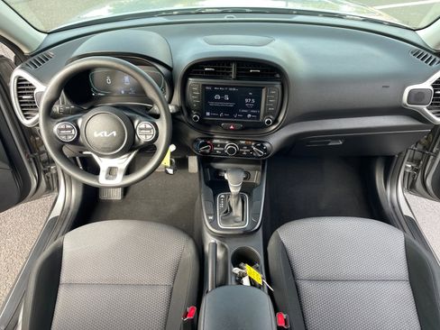 Used 2023 Kia Soul LX w/ LX Technology Package image 20