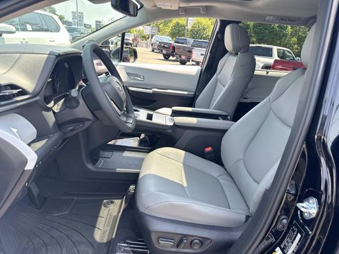New 2026 Toyota Sienna XLE FWD image 8