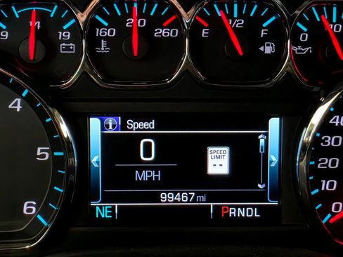 Used 2018 GMC Yukon SLT w/ Premium Edition AWD/4WD image 35