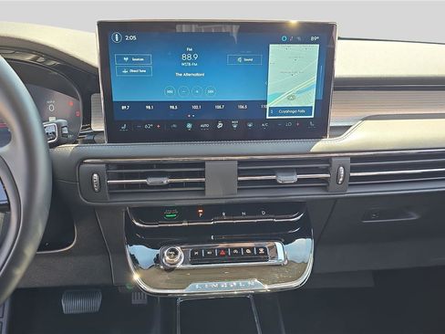 Used 2025 Lincoln Corsair AWD image 21