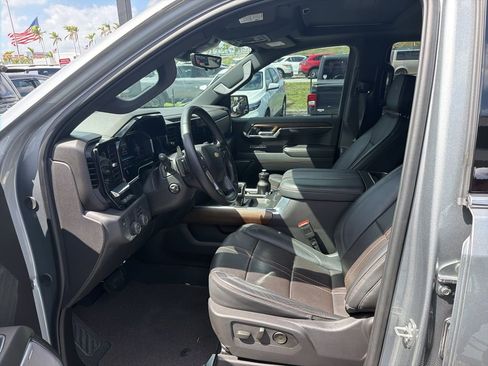 Used 2024 Chevrolet Silverado 1500 High Country w/ Technology Package image 7