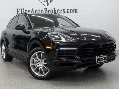 Used 2023 Porsche Cayenne AWD/4WD image 7