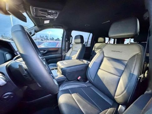 Used 2025 GMC Yukon XL Denali image 15