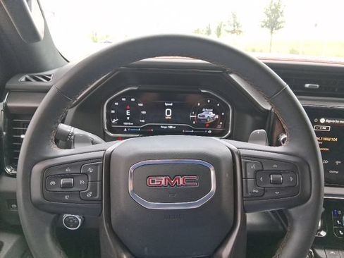 Used 2025 GMC Sierra 1500 AT4 w/ AT4 Premium Package AWD/4WD image 8