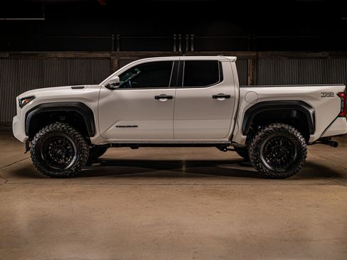Used 2026 Toyota Tacoma TRD Off-Road AWD/4WD image 6
