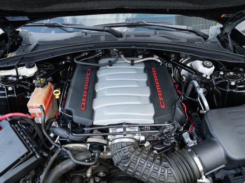 Used 2023 Chevrolet Camaro LT RWD image 9