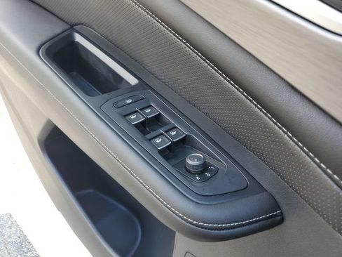 Used 2024 Volkswagen Atlas Cross Sport SE FWD image 36