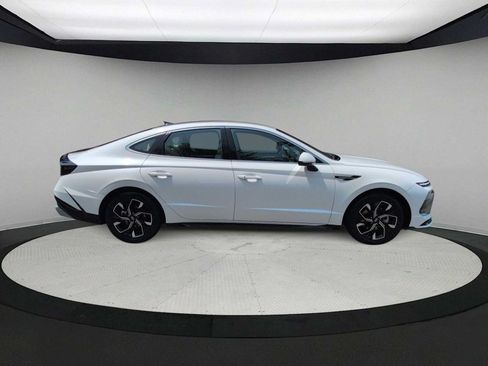 Used 2025 Hyundai Sonata SEL FWD image 9