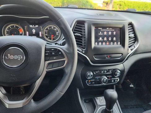 Used 2019 Jeep Cherokee Latitude w/ Popular Appearance Group FWD image 36