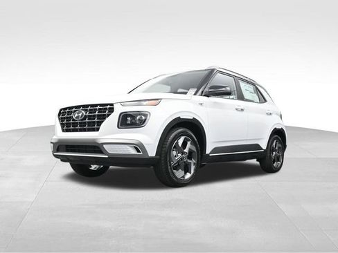 Used 2025 Hyundai Venue Limited FWD image 32
