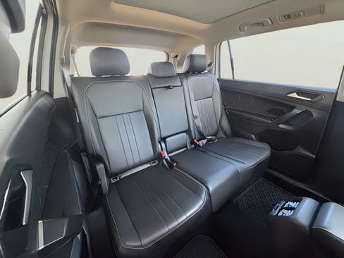 Used 2022 Volkswagen Tiguan SE w/ Panoramic Sunroof Package FWD image 46