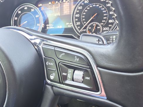 Used 2017 Bentley Bentayga AWD/4WD image 48