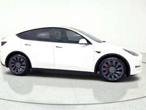 Used 2024 Tesla Model Y Performance AWD/4WD image 10
