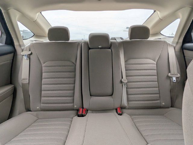 Used 2017 Ford Fusion SE FWD image 28