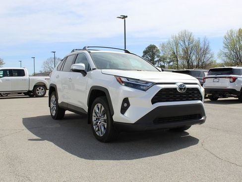 Used 2023 Toyota RAV4 XLE Premium image 7