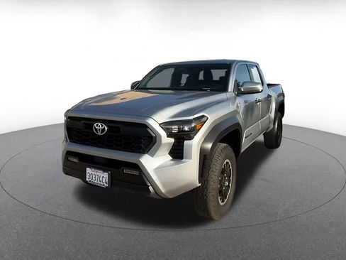 Used 2025 Toyota Tacoma SR AWD/4WD image 7
