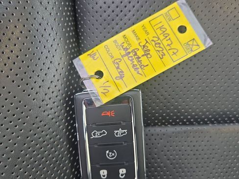 Certified 2023 Jeep Grand Wagoneer Series II image 30