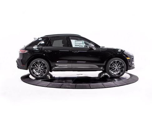 Certified 2026 Porsche Macan Turbo AWD/4WD image 8