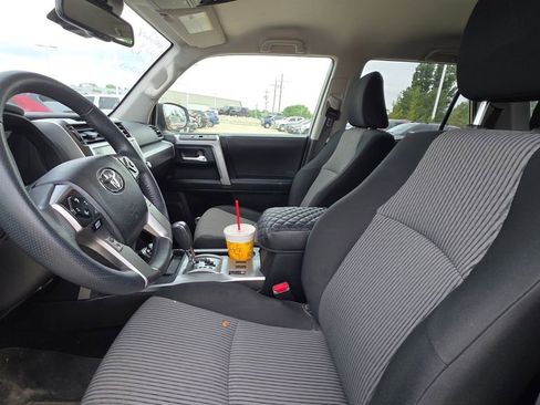 Used 2022 Toyota 4Runner SR5 AWD/4WD image 11
