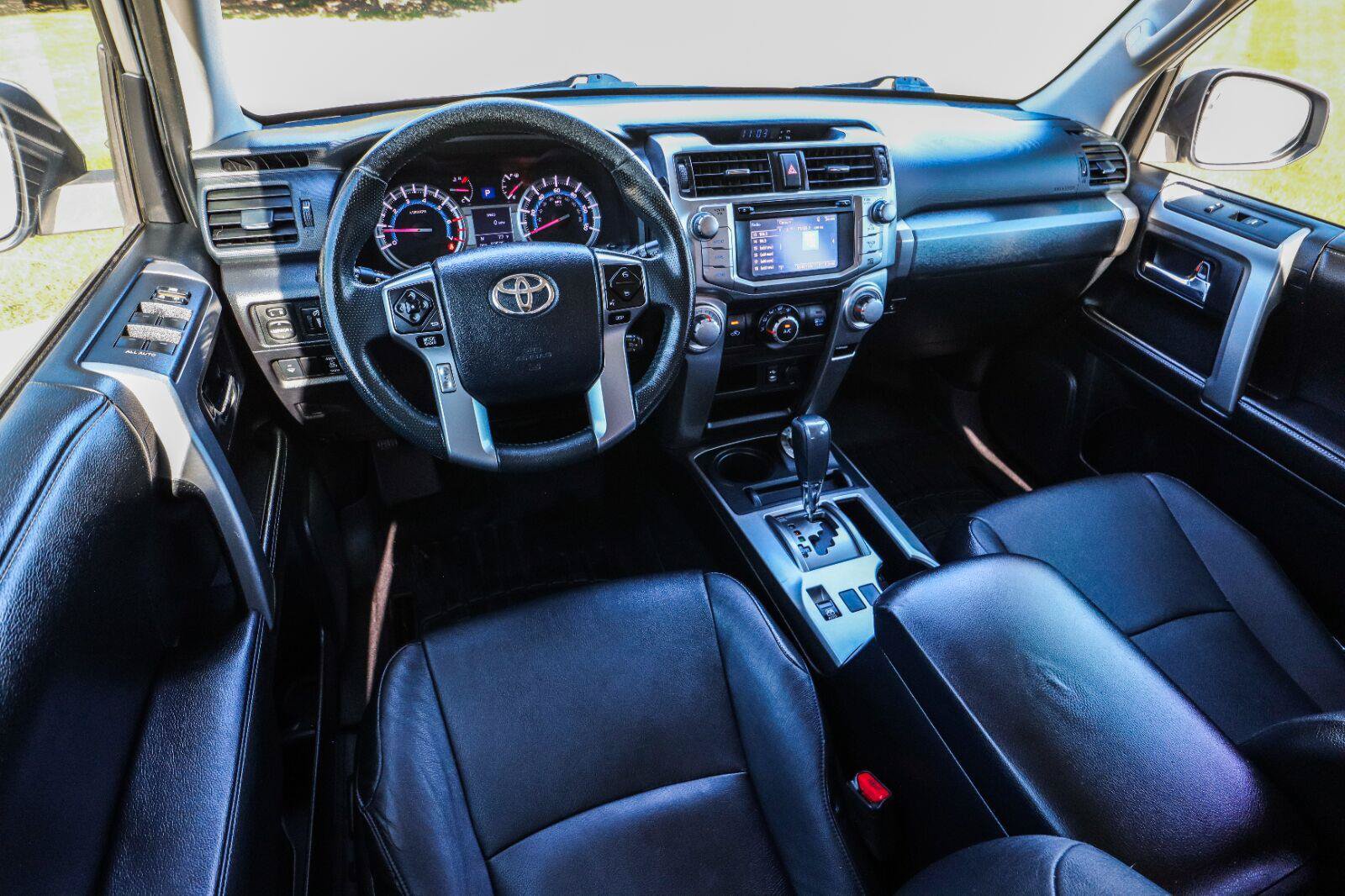 Used 2015 Toyota 4Runner SR5 AWD/4WD image 26