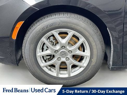Used 2023 Chrysler Pacifica Touring-L FWD image 36