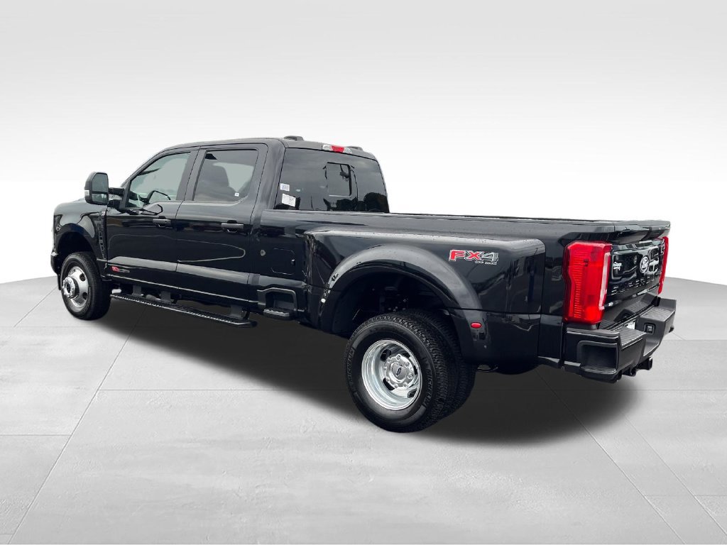 New 2027 Ford F350 XL w/ STX Appearance Package AWD/4WD image 3