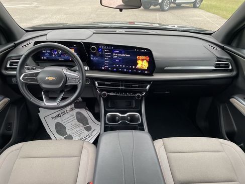 Used 2025 Chevrolet Traverse LT FWD image 22