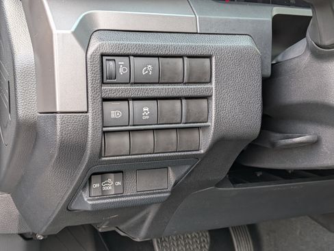 Certified 2024 Toyota Tacoma SR5 AWD/4WD image 17