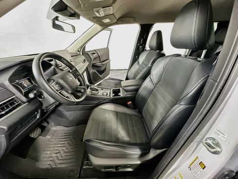 Used 2024 Mitsubishi Outlander SE Black Edition AWD/4WD image 16