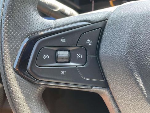 Used 2025 Chevrolet Trax LT FWD image 20