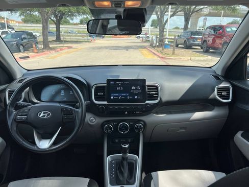Used 2025 Hyundai Venue SEL FWD image 12