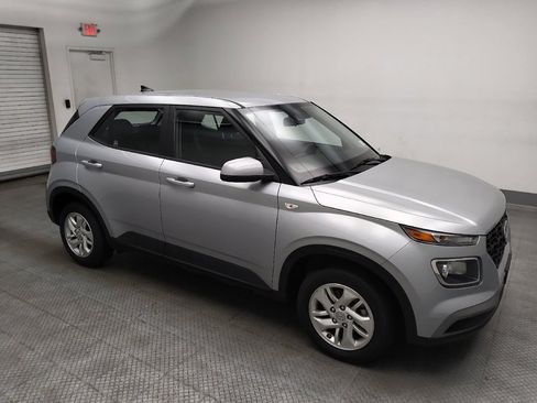 Used 2021 Hyundai Venue SE FWD image 11