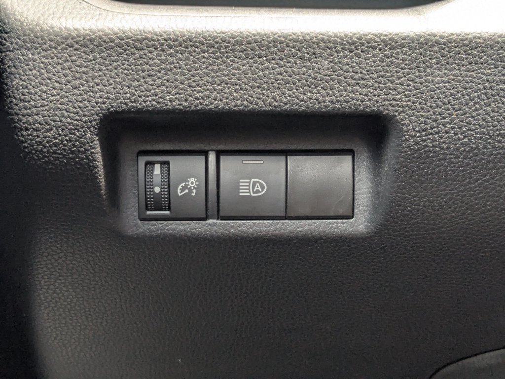 Used 2024 Toyota RAV4 XLE AWD/4WD image 31