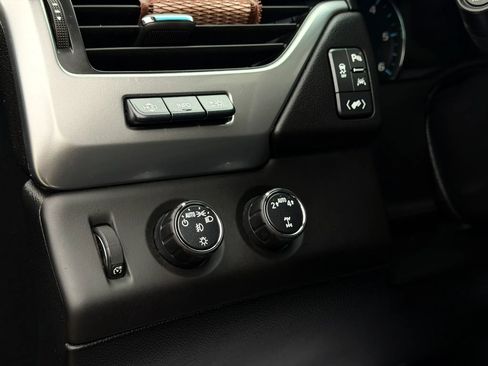 Used 2017 Chevrolet Suburban Premier AWD/4WD image 17