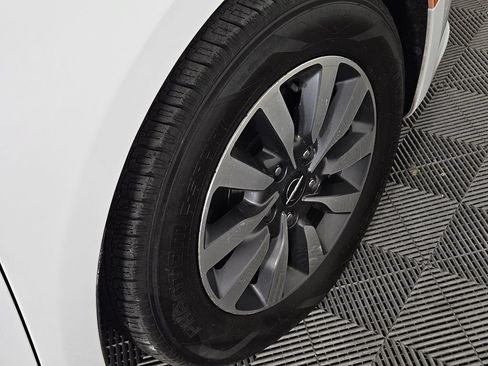 Used 2023 Chrysler Pacifica Touring-L FWD image 7