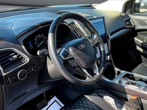 Used 2024 Ford Edge Titanium image 17