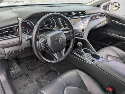 Used 2020 Toyota Camry XLE image 9