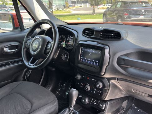 Used 2018 Jeep Renegade Altitude AWD/4WD image 20