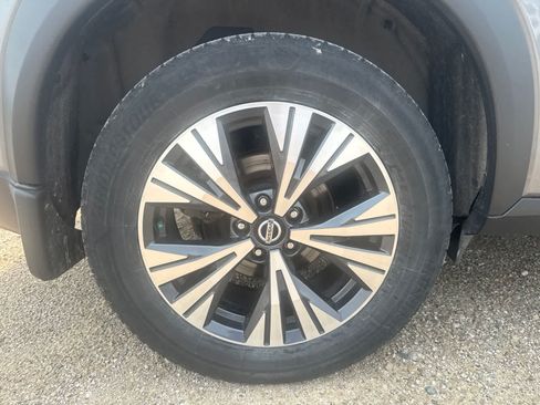 Used 2021 Nissan Rogue SV w/ Premium Package AWD/4WD image 16