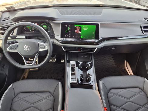 Certified 2025 Volkswagen Atlas Peak Edition SE image 15