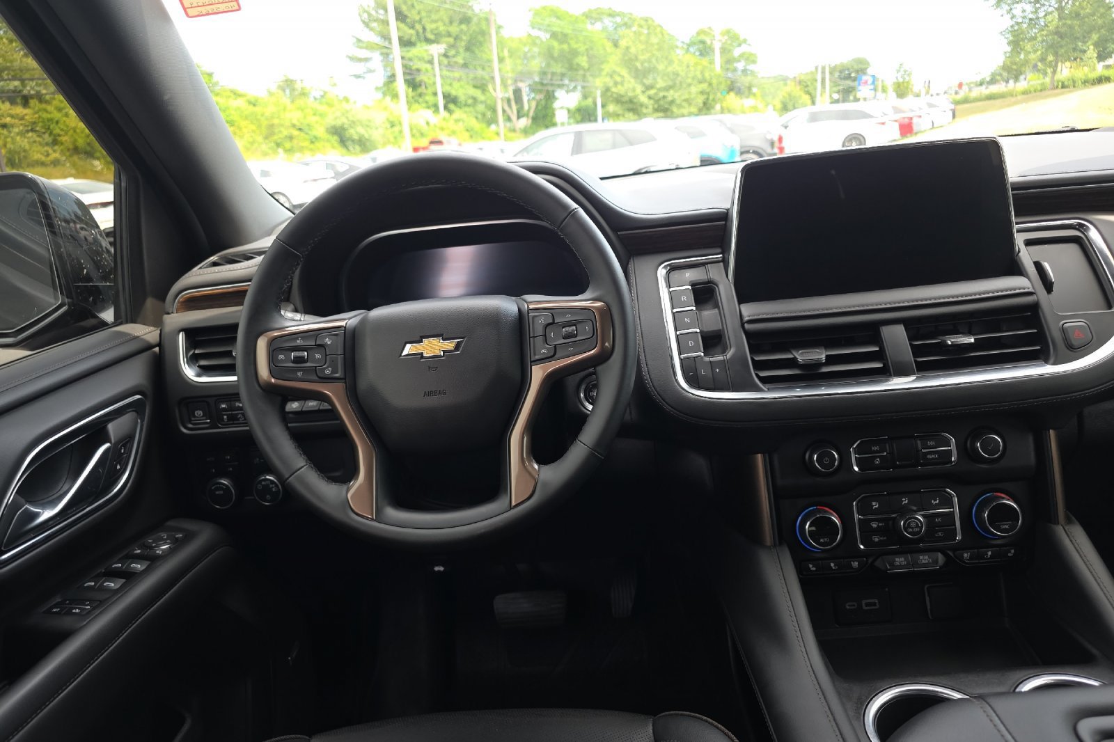 Used 2024 Chevrolet Tahoe High Country AWD/4WD image 14