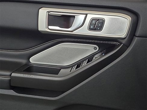 Used 2020 Ford Explorer ST w/ ST Street Pack image 31