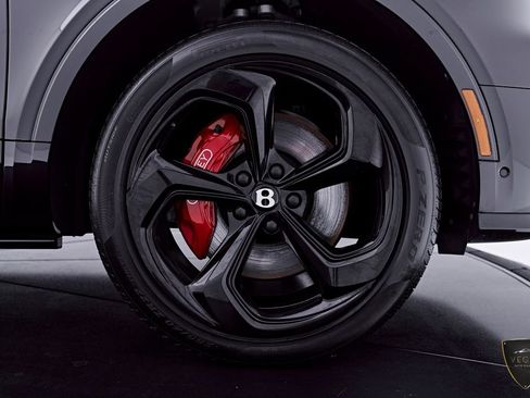 Used 2024 Bentley Bentayga AWD/4WD image 29